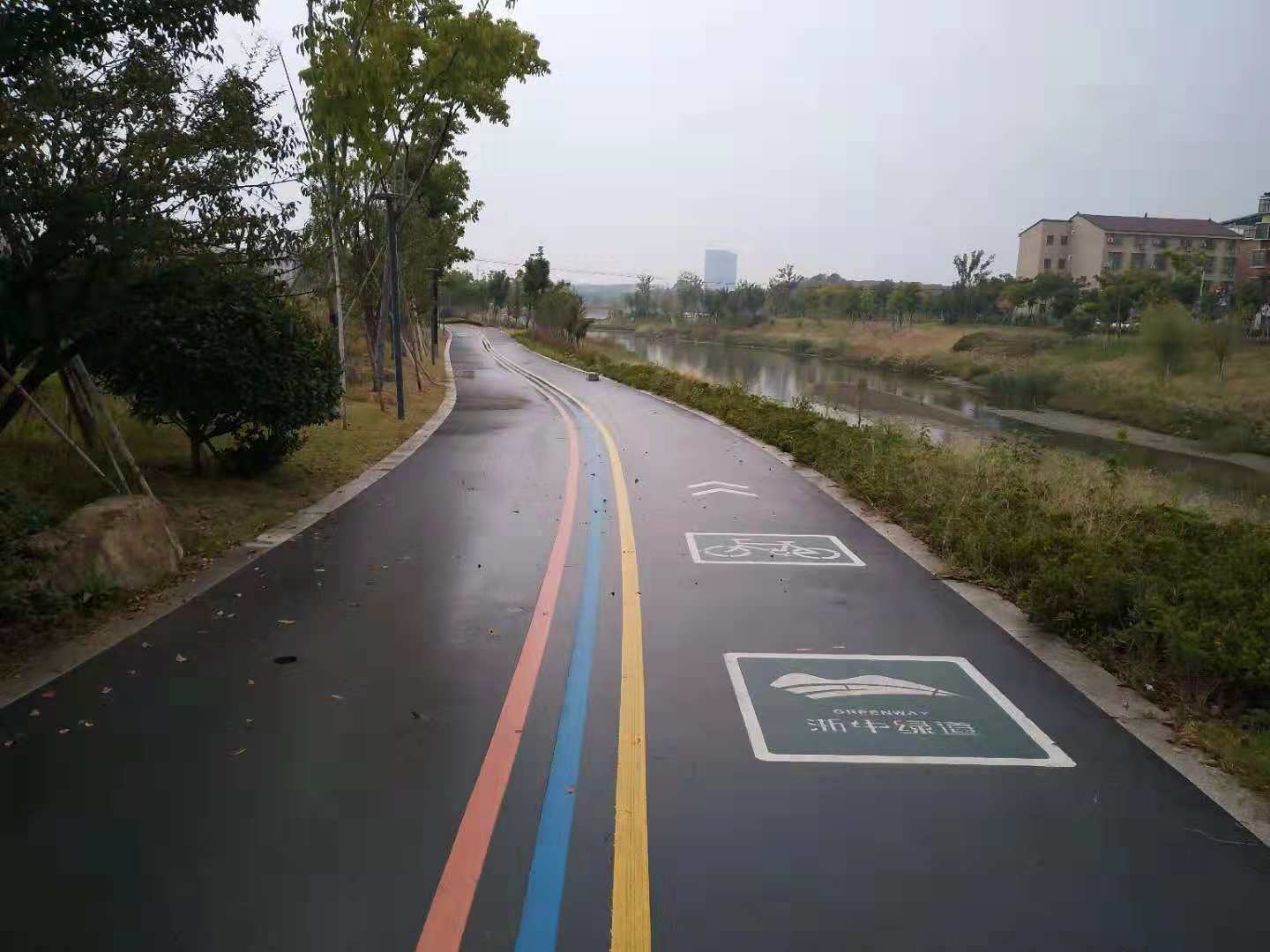 上海明桥交通设施工程有限公司 > 交通标线,热熔标线,冷喷标线,划线