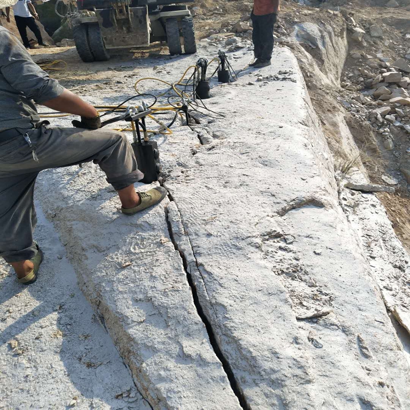 新疆除了炸药爆破怎么快速拆除非常硬的石头