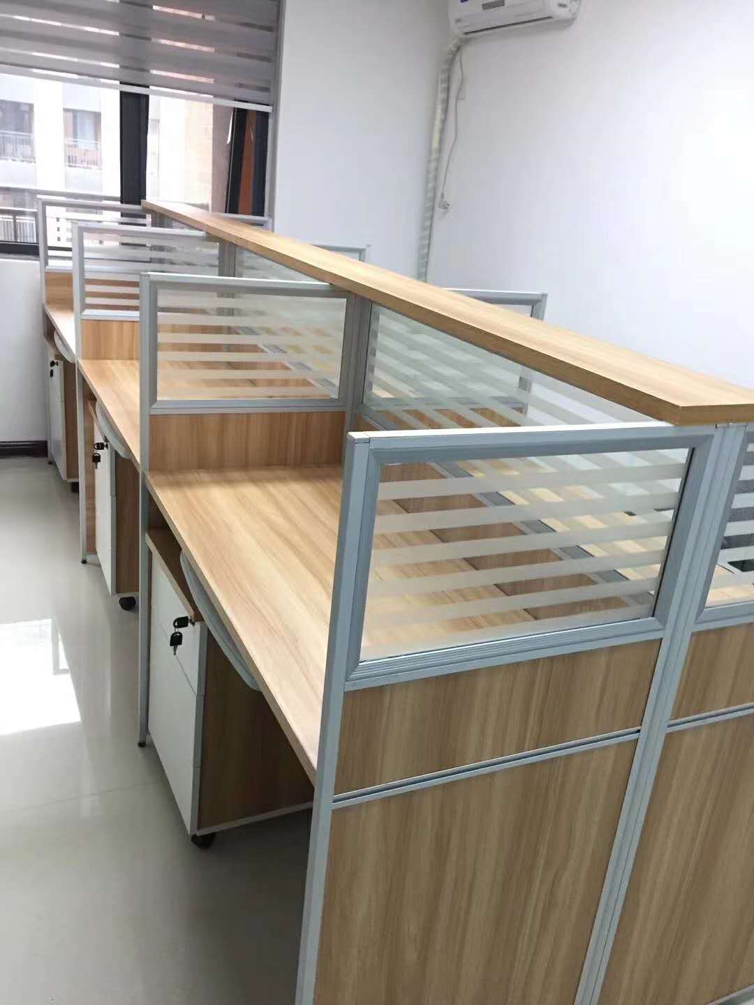 河北现代电脑桌+带屏风的办公桌——专业办公家具厂家