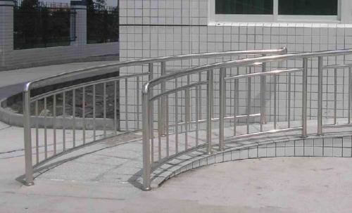天津不锈钢人行道护栏加工制作价格