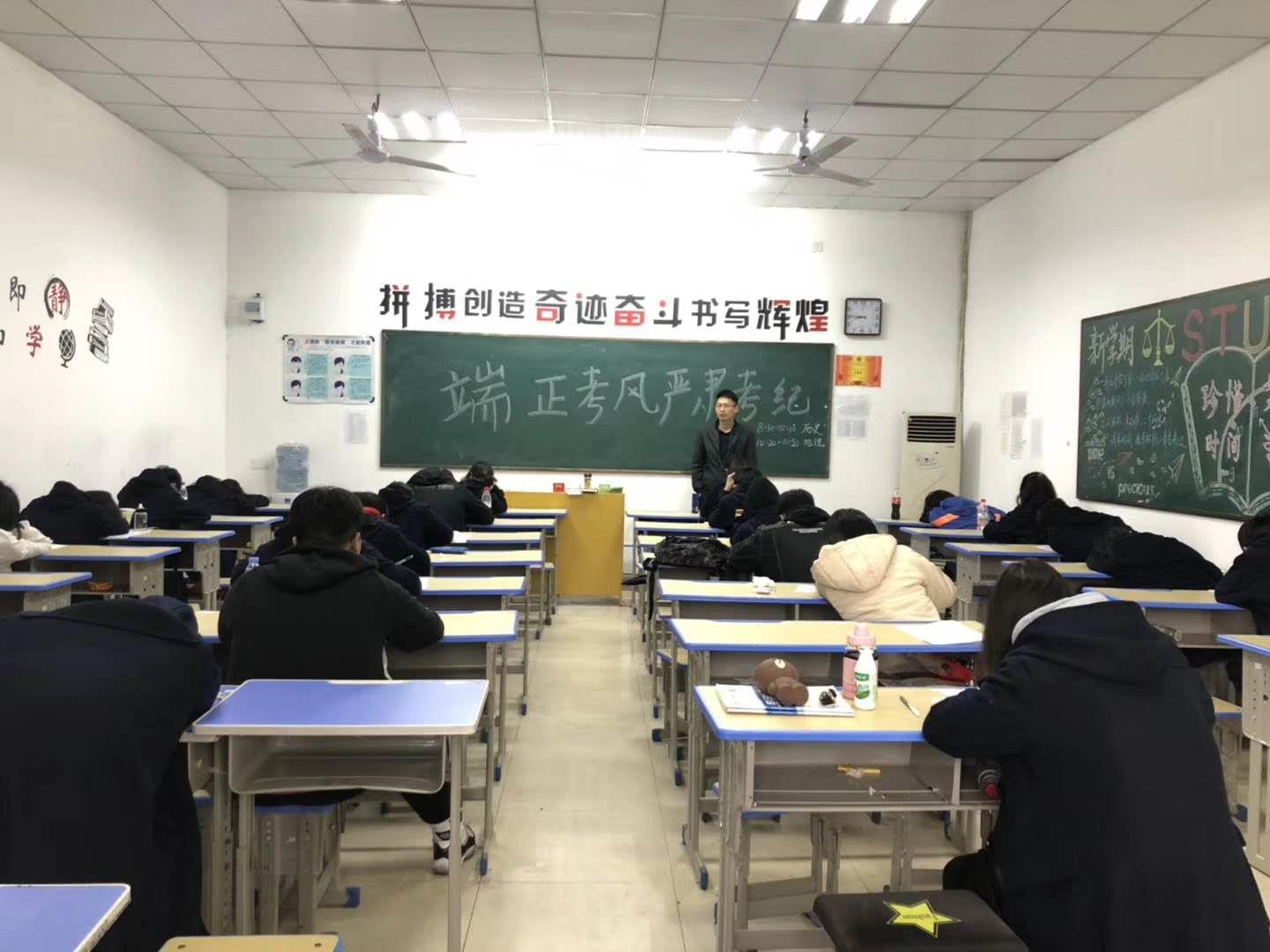 排名靠前的中专学校上课时间怎么安排 武汉华中艺术学校