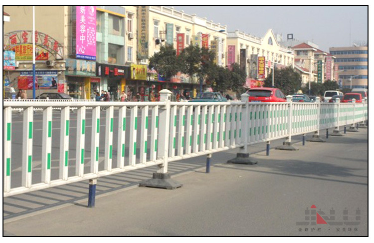 供应驾校PVC道路防护栏 道路分隔护栏