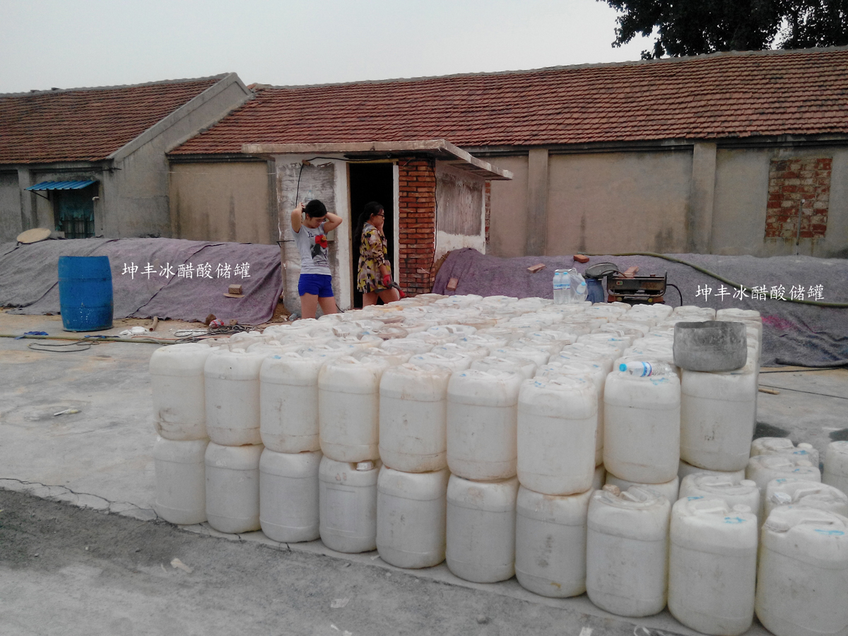 坤丰化工是济南一一家储存华鲁恒升冰的公司 坤丰化工有两个30立方冰储罐 出厂一手货