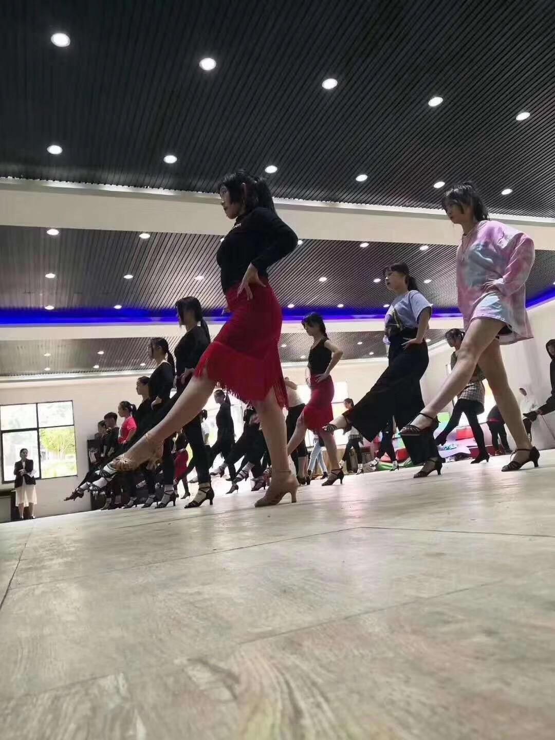 武汉市舞蹈专业中专学校什么时候开始报名 华中艺术学校