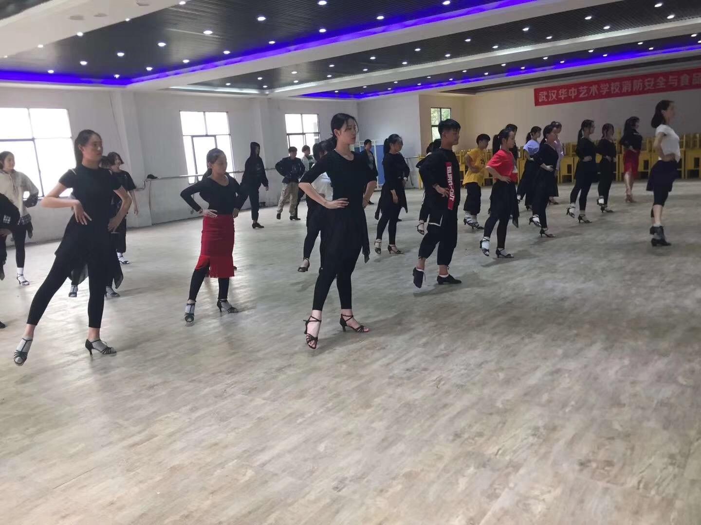 武汉市舞蹈专业中专学校校园环境怎么样 华中艺术学校
