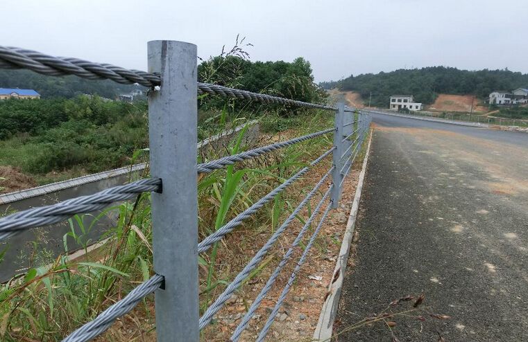 钢索护栏 高速公路上常见的护栏
