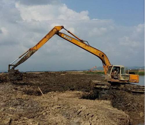 安徽淮北能在河道里正常作业的挖掘机又叫河道挖掘机