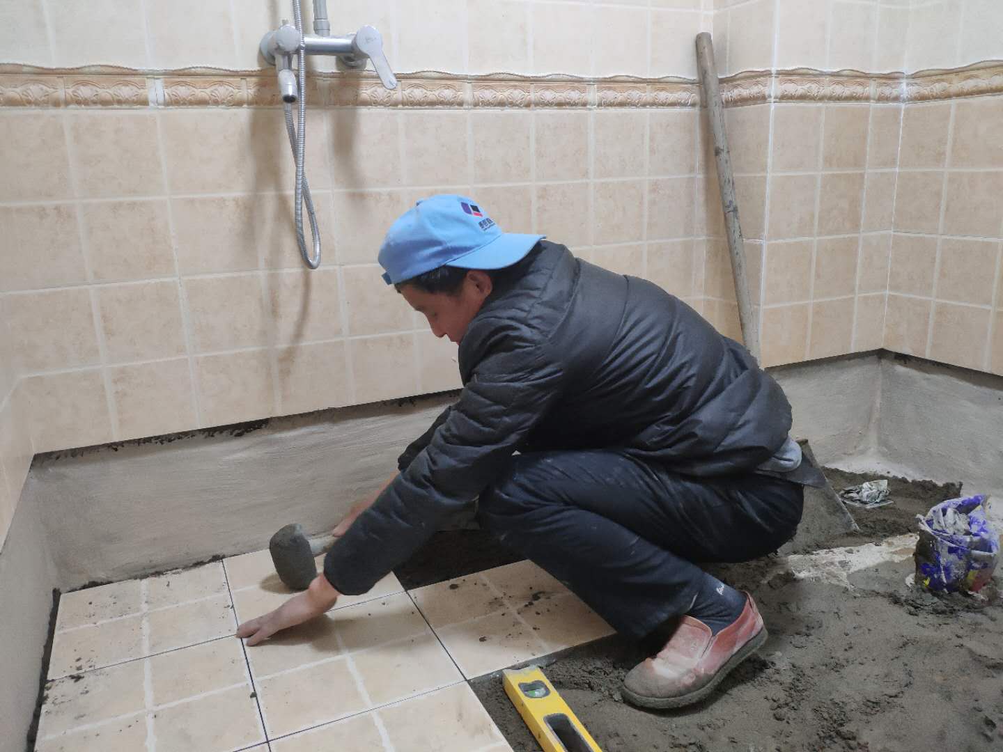 合肥卫生间门槛石漏水堵漏-浴室漏水维修公司