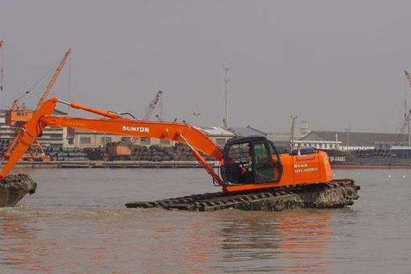 安徽合肥河道清淤挖掘机出租公司又叫湿地挖掘机出租