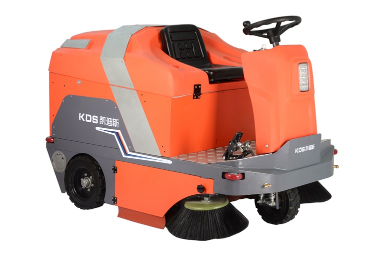 昆山开发区工厂**小型驾驶式扫地机，昆山驾驶式扫地机维修保养