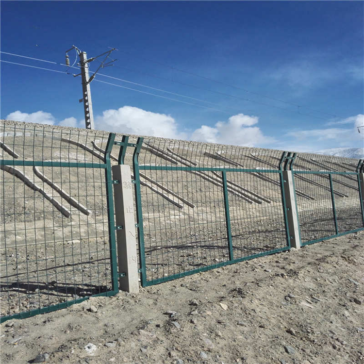 生产各种规格铁路围栏网价低质优