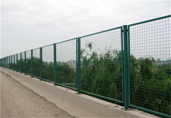 厂家直销钢板网防护网高架桥护栏网价格