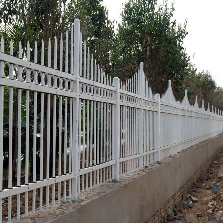 现货供应厂房铁艺防护栏杆 小区室外锌钢护栏 学校庭院锌钢围栏