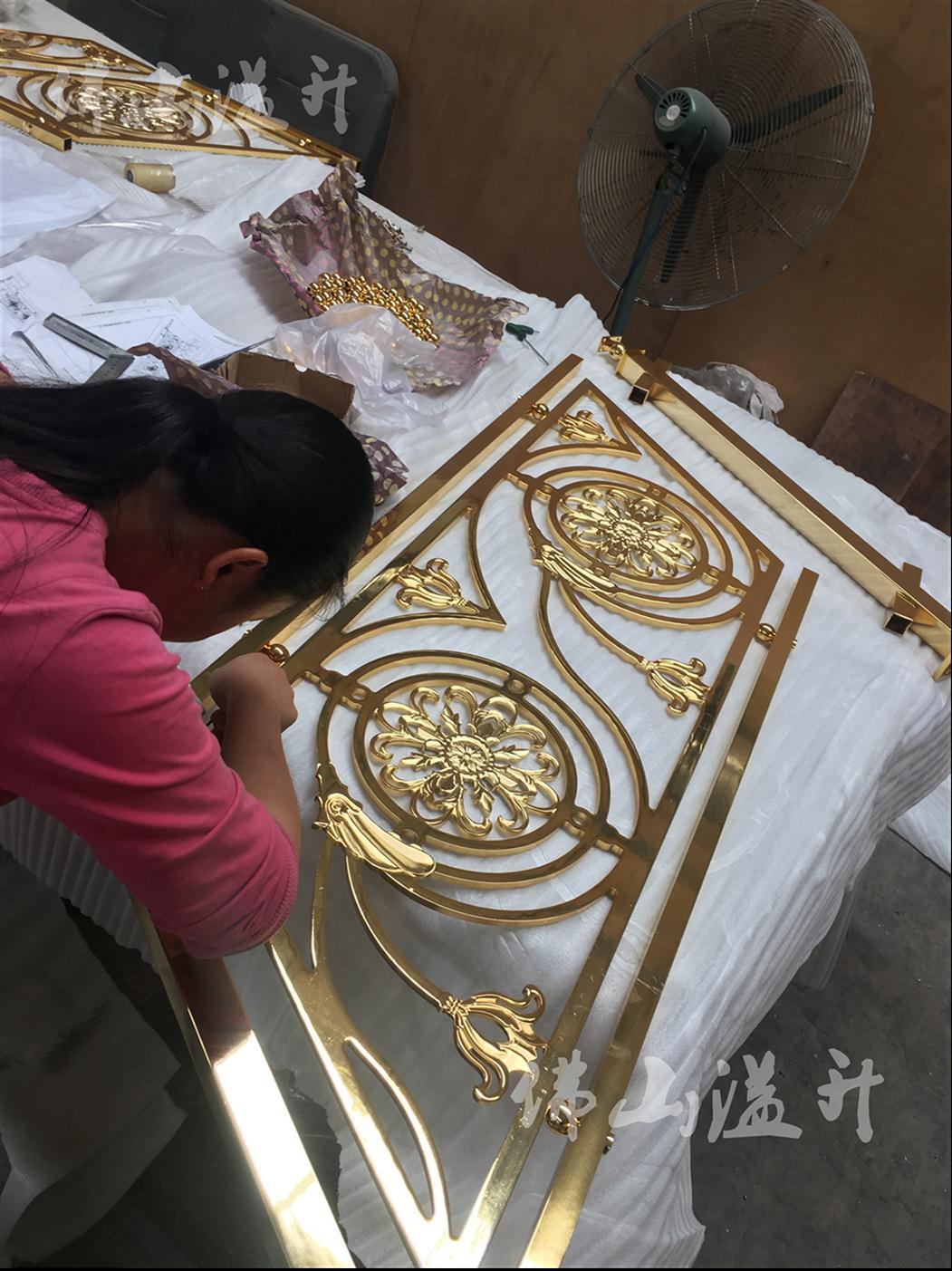 上海玫瑰金铝板雕刻扶手