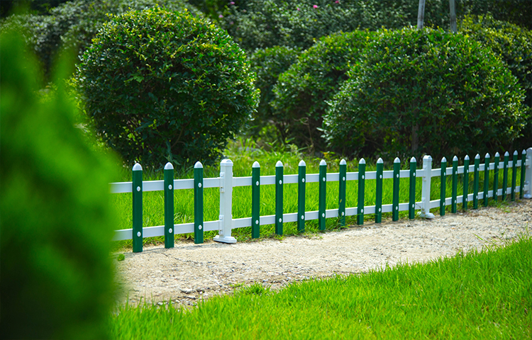 珠晖PVC护栏价格走势/珠晖绿化护栏厂家/花坛草坪护栏安装