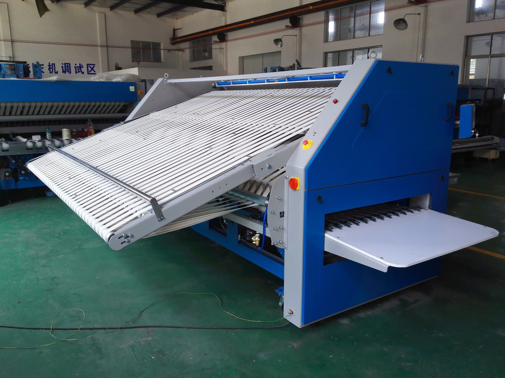 扬州海狮厂家直销高品质折叠机3米3.3米 床单折叠机，被罩折叠机，桌布折叠机厂家高效率折叠不卡单