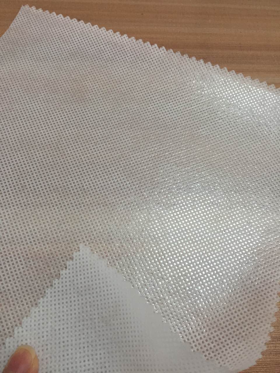 0.25mm聚烯烃涂层纺粘聚乙烯膜，防水隔汽膜