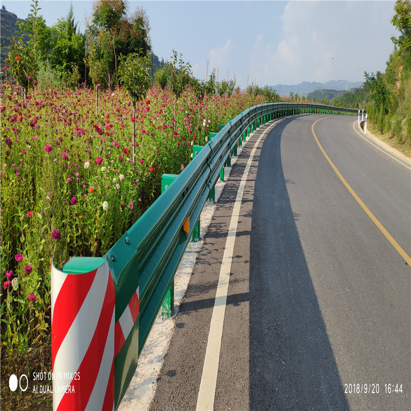 高速护栏 武汉厂家专业定制生产高速公路波形护栏板
