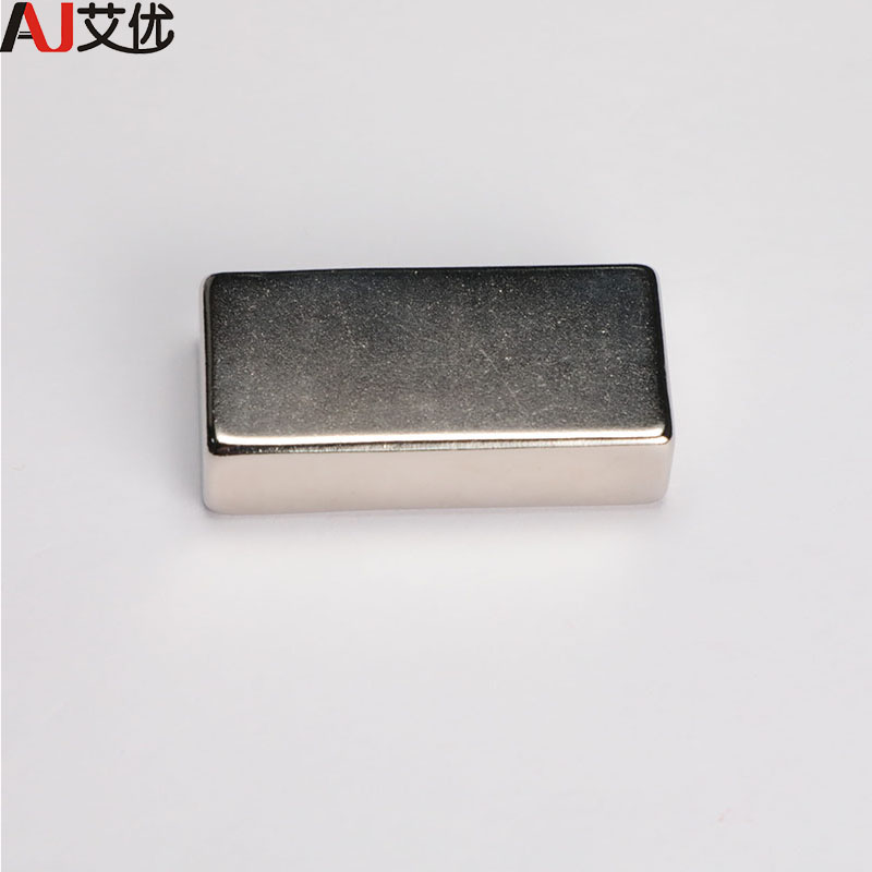 工厂热卖钕铁硼强力磁铁 方形强磁片 强力磁铁吸铁石 多规格定制