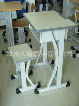 郑州课桌椅厂家，升降课桌椅，单人课桌椅，双人课桌椅价格，