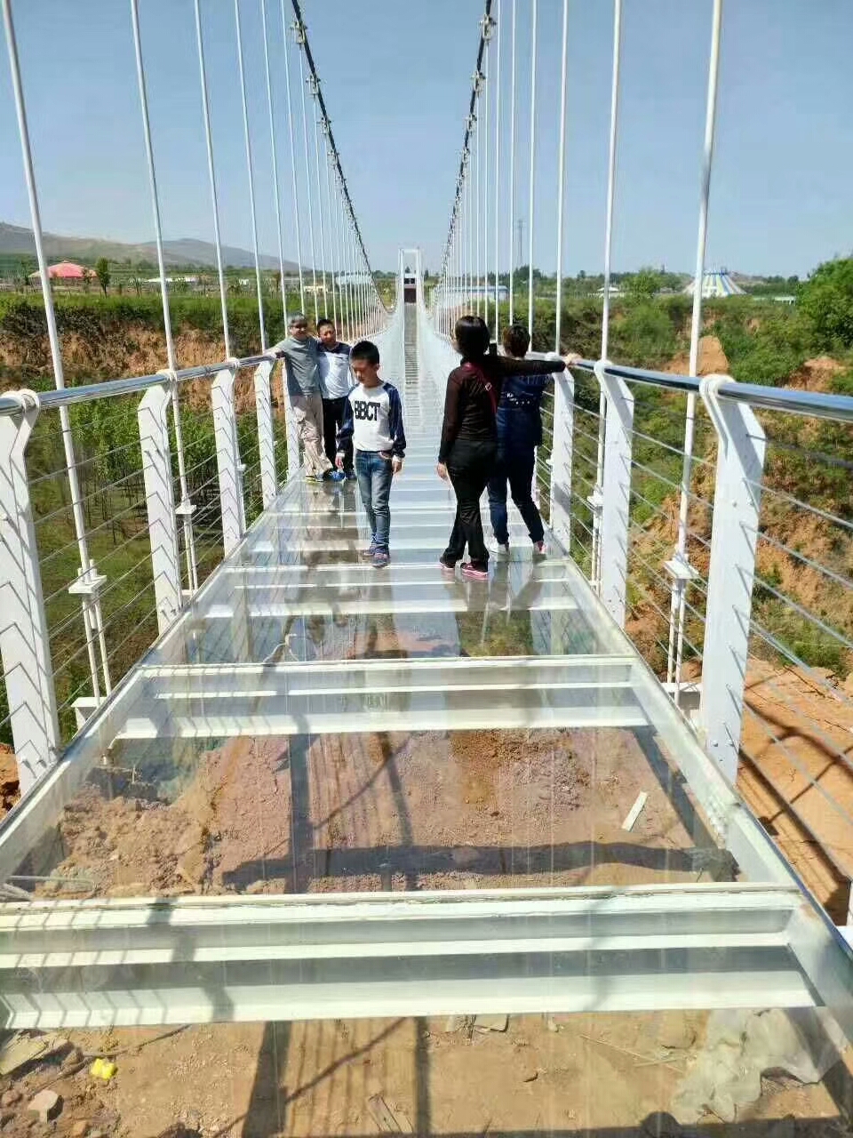 玻璃吊桥设计，九龙山水游乐专业的玻璃吊桥安装商