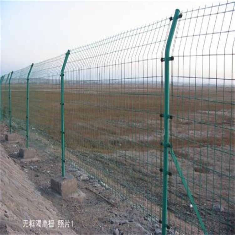 高铁围栏网厂家-批发铁丝网防护栏-护栏网围墙