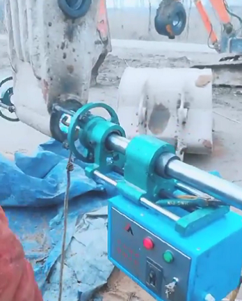自动内孔焊机 挖机自动焊孔机厂家