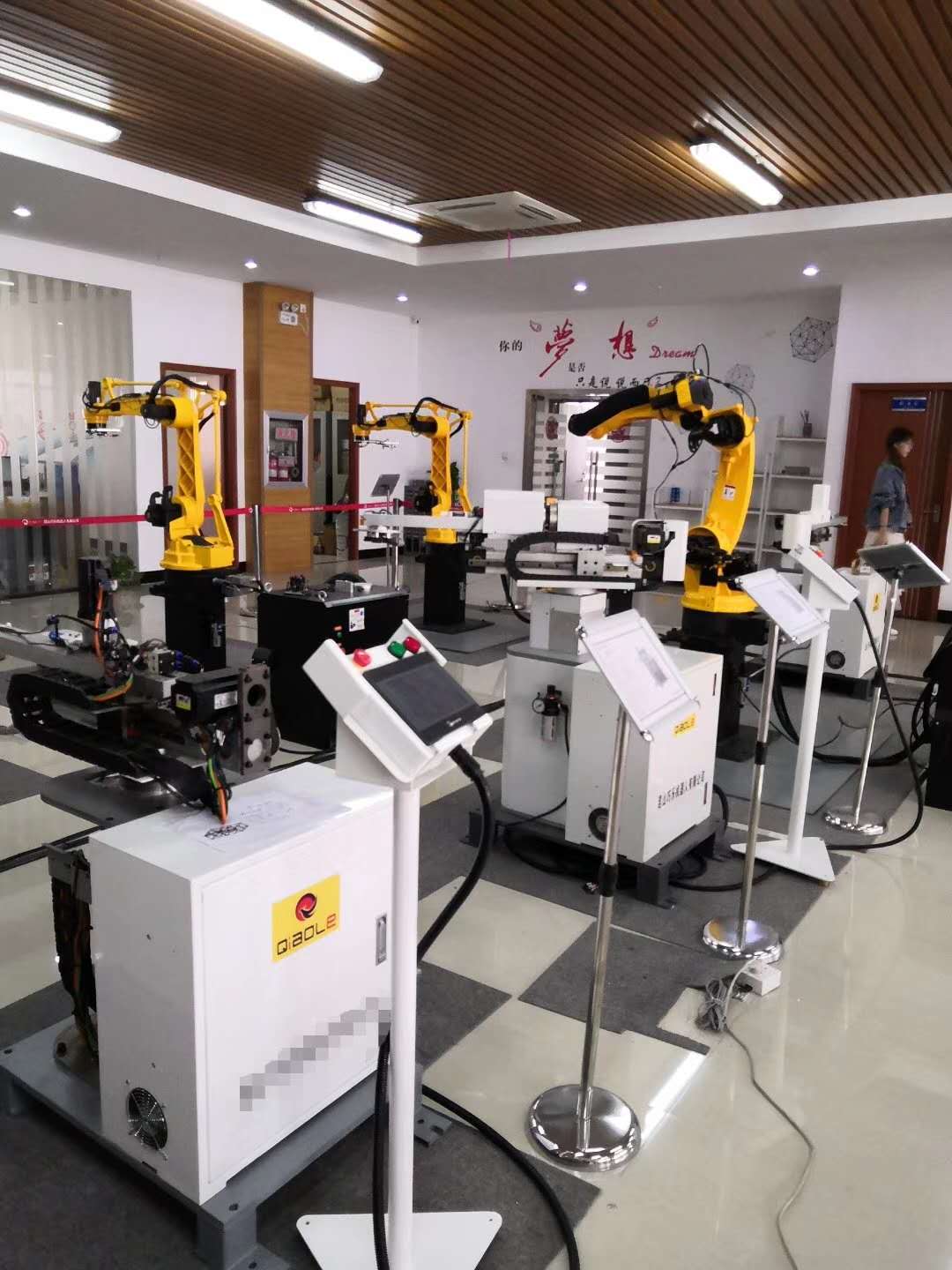 视觉定位抓取，配合ABB/YAMAHA/爱普生机器人及国产欢颜等各大品牌机器人