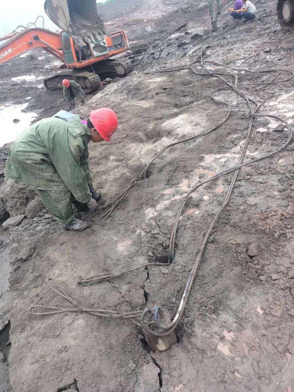 深圳地基开挖设备使用劈裂棒厂家