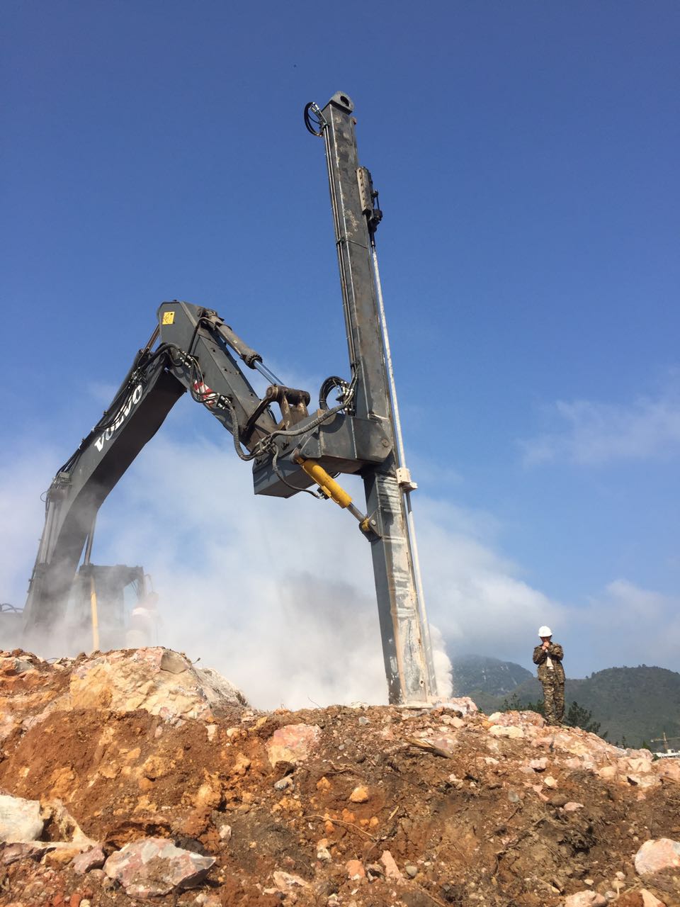 重庆丰岩挖改钻挖掘机改装全液压多角度冲击钻机单杆6米
