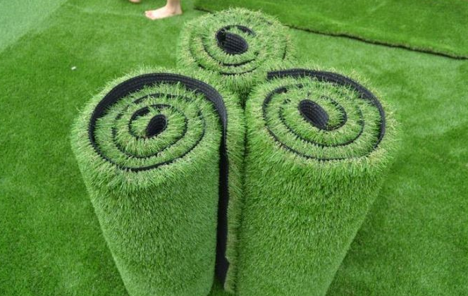 郑州枫林仿真草坪厂家直销人造绿色草地毯人工室内装饰阳台户外工程围挡