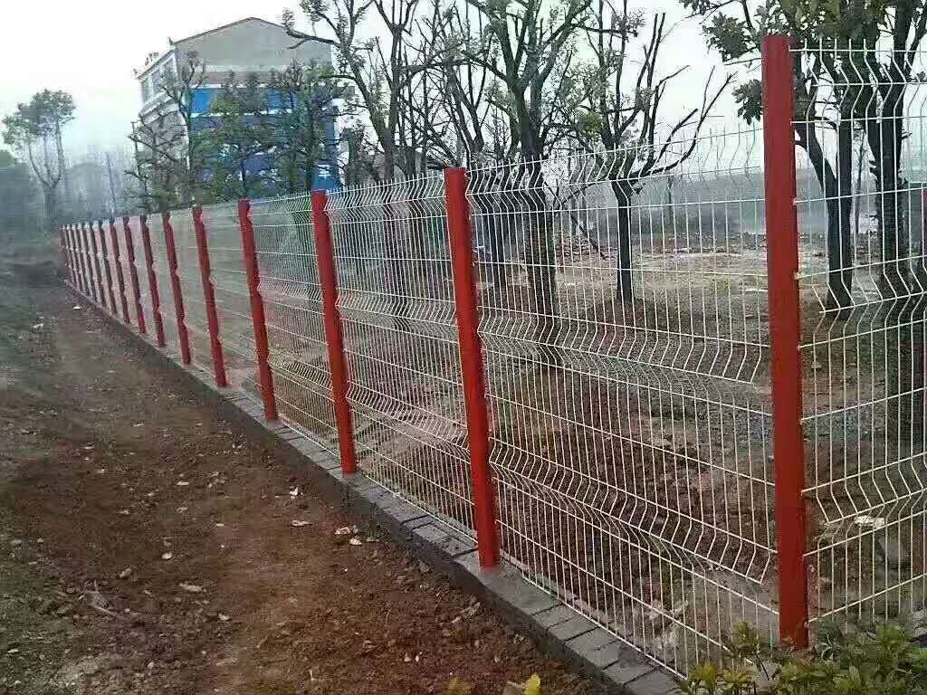 晟烁桃型柱护栏三折弯绿化围栏