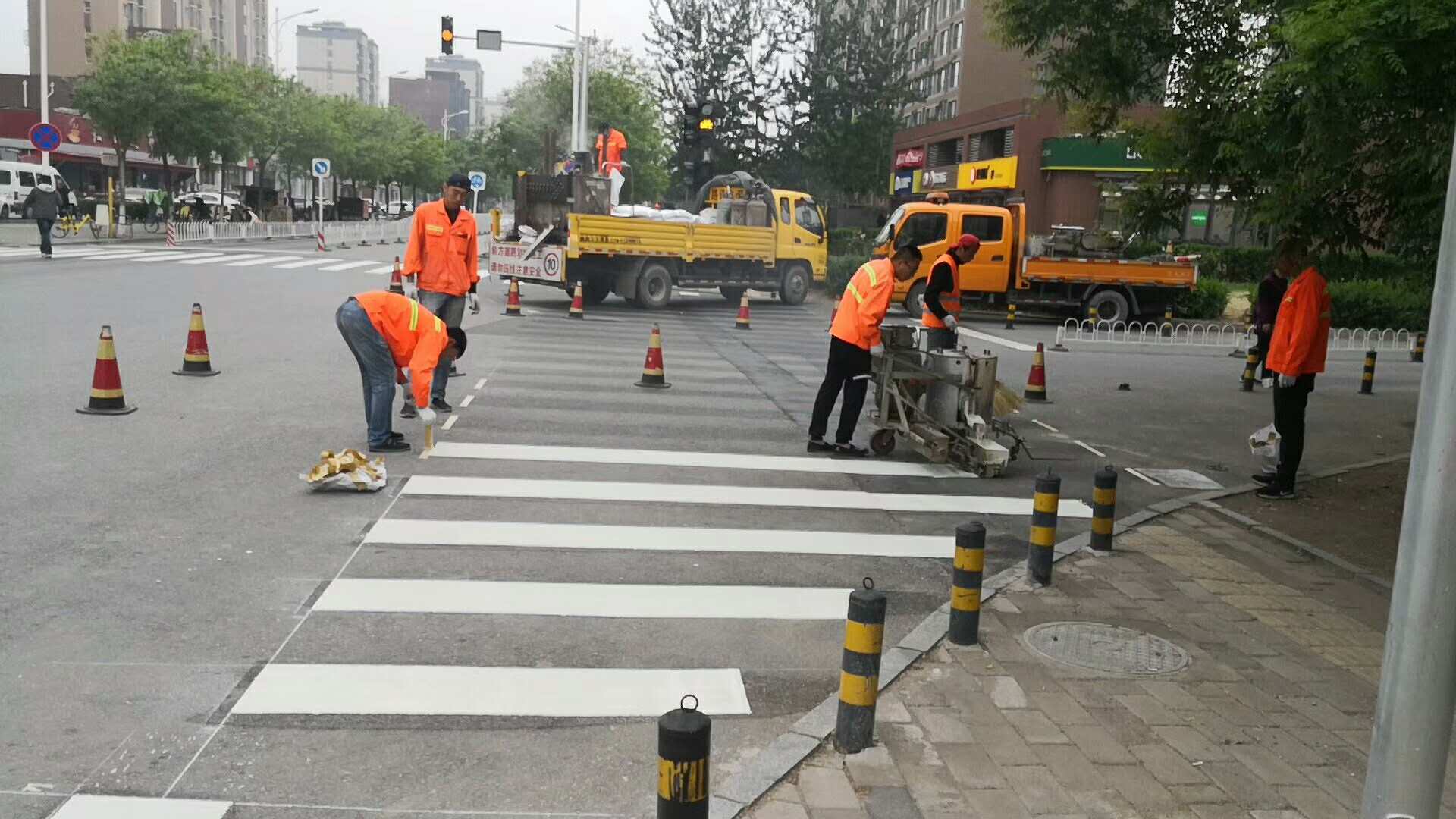 热熔划线北京北京道路护栏厂交通标志牌厂家