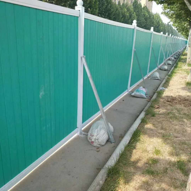 商丘新型小草彩钢围挡PVC道路施工隔离挡厂家