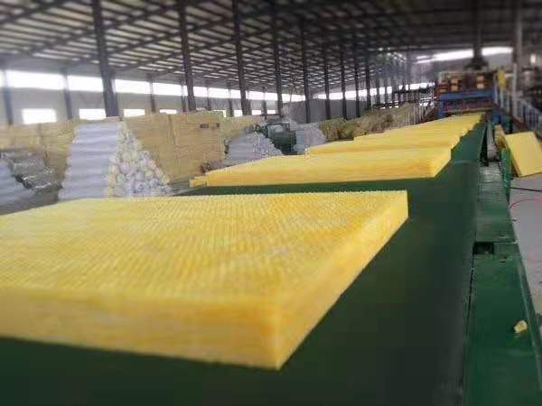 湖北金威厂家批发保温玻璃棉 **细玻璃棉 各种规格 大量库存