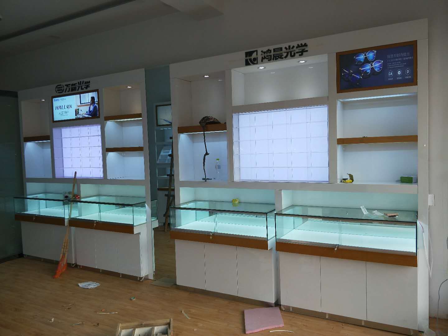 山东潍坊眼镜展柜定制、眼镜展柜加工厂、设计烤漆眼镜展柜
