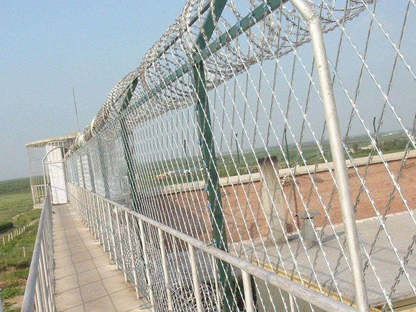 刀片焊接防盗护栏网监狱护栏机场护栏网安全防护网