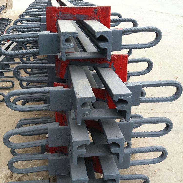 滁州桥梁伸缩缝厂家gqf-c40d80普通型钢伸缩缝一米多钱