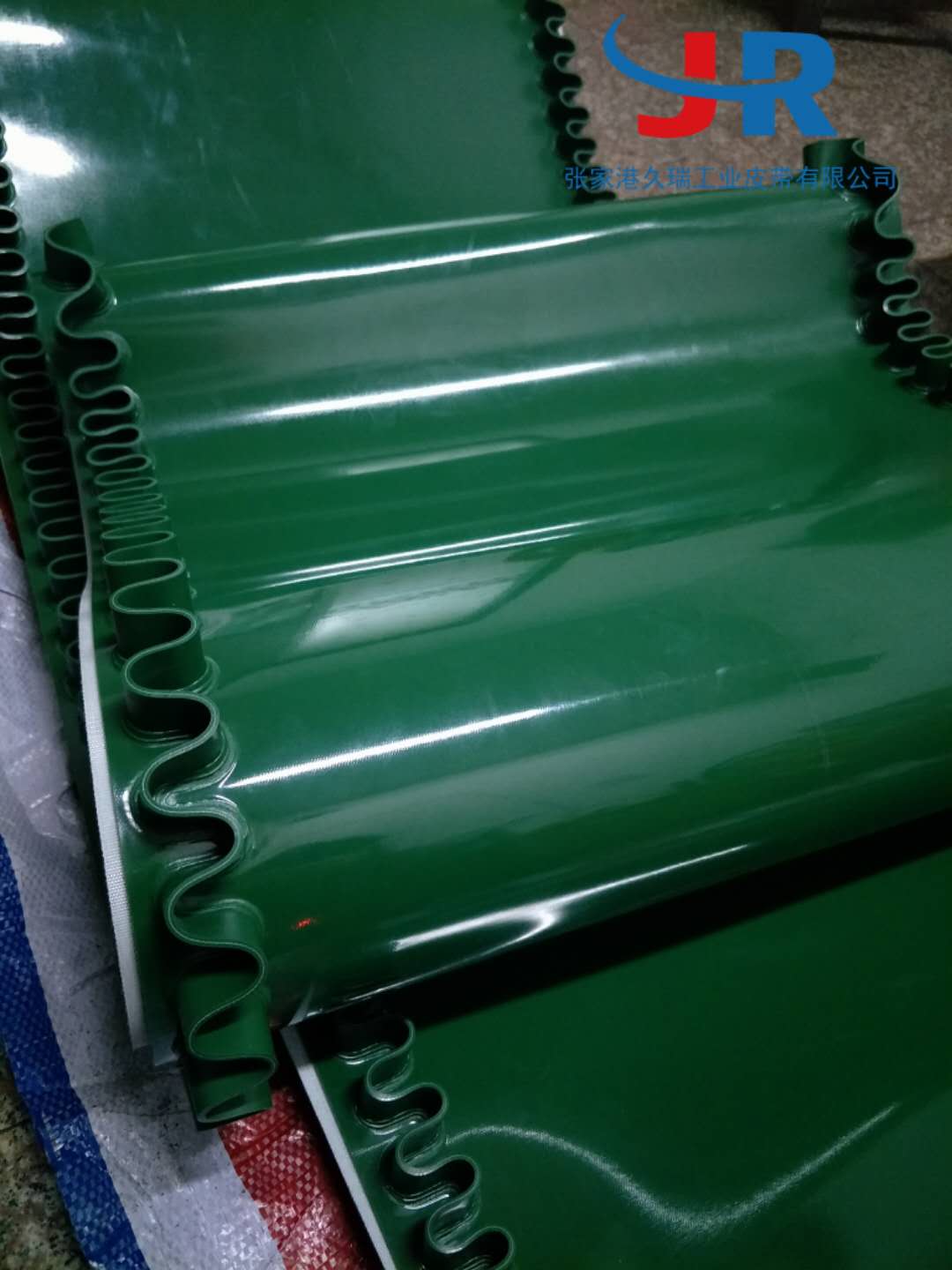 厂家直销 绿色PVC输送带 加裙边传送带 流水线**PVC输送带