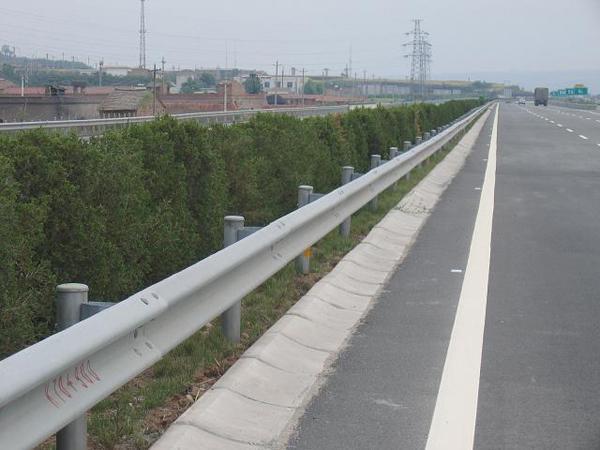 贵州波形护栏板厂,公路护栏栏