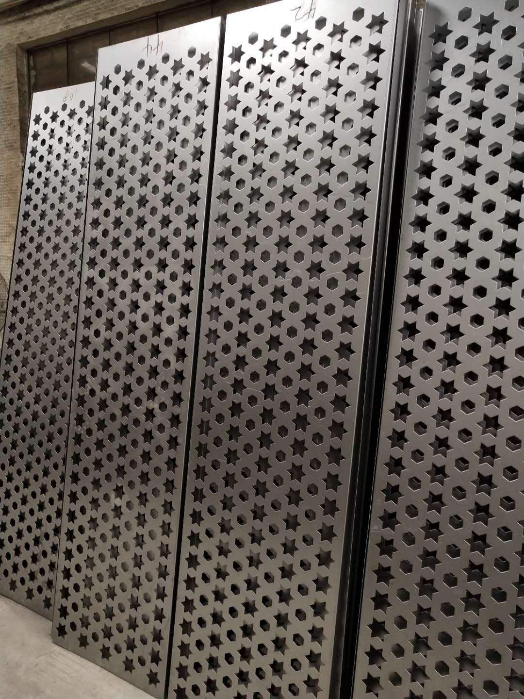 生产厂家直销不锈钢冲孔板价格 装饰冲孔网数控筛网板 金属板冲孔板