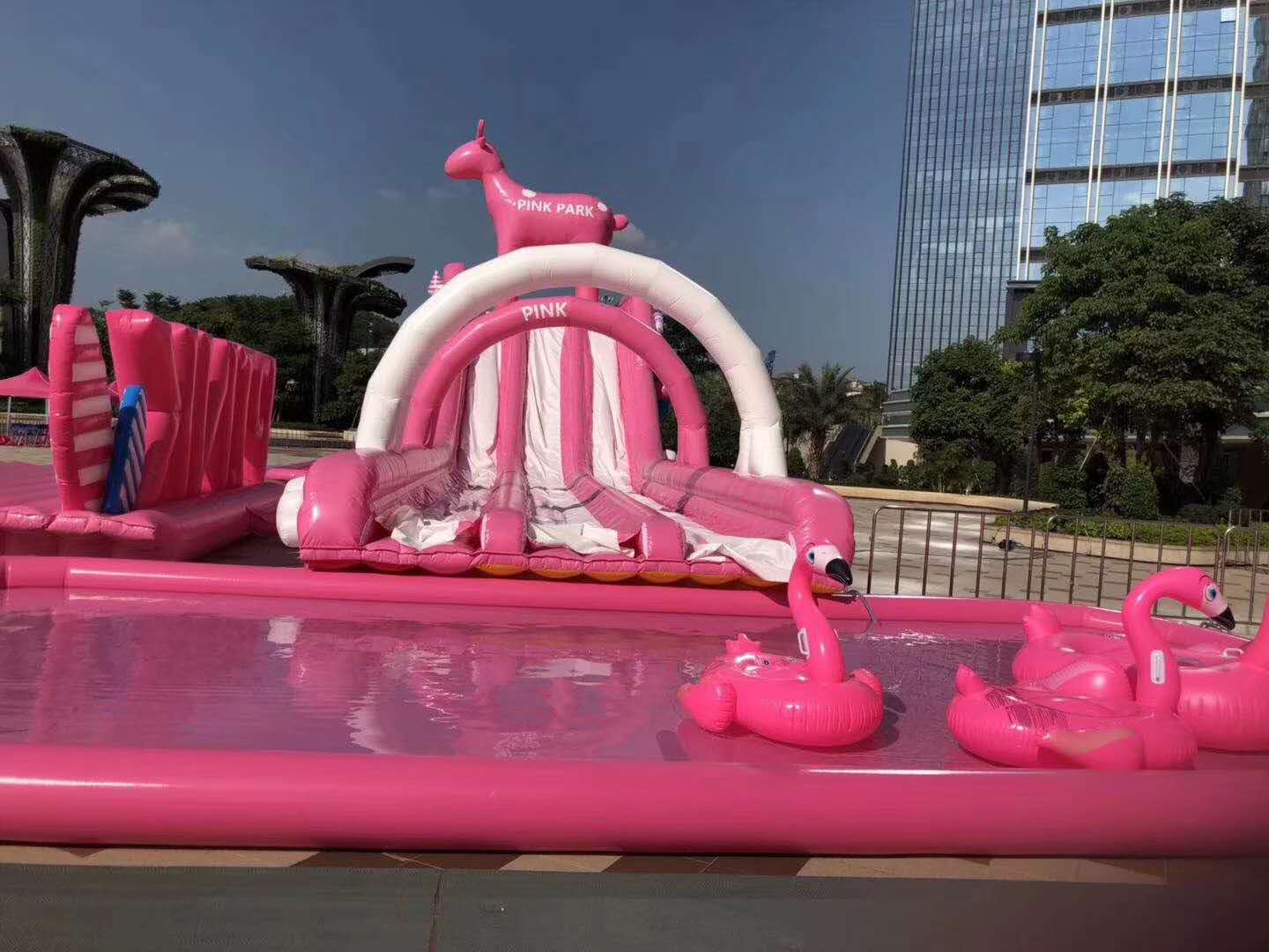 夏日活动设备大型水上冲关粉色滑道租赁