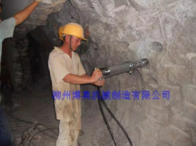 岩石液压劈裂机快速的隧道掘进设备