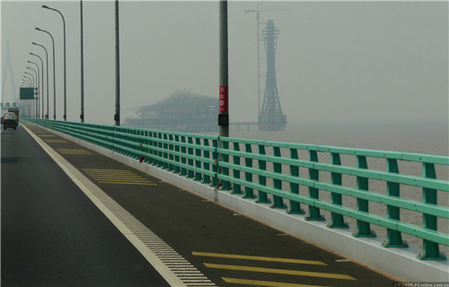 厂家生产道路立柱防撞栏杆不锈钢复合喷塑桥梁护栏防护栏
