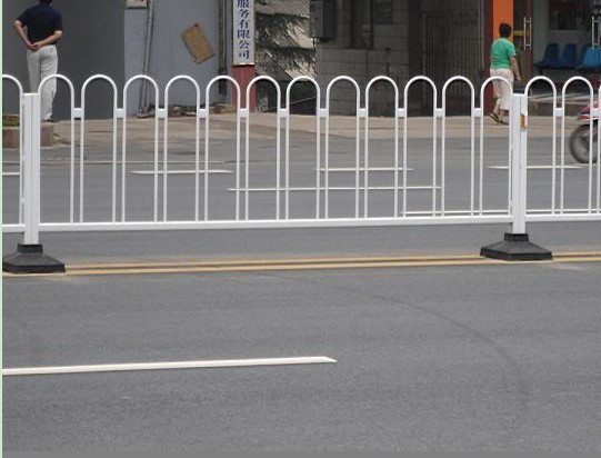 深圳京式护栏，圆钢圆管护栏，机非护栏，倒U型M型护栏