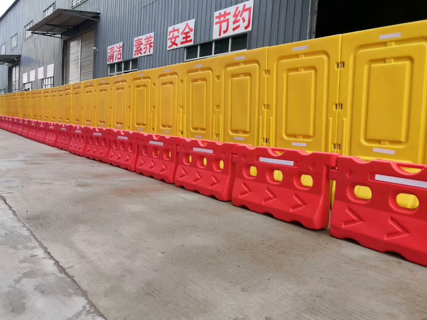 三孔水马生产厂家优质全新料吹塑滚塑道路施工路障栏隔离水马