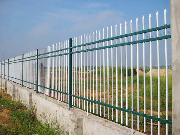 郑州濮阳定做锌钢护栏网 锌钢**护栏 道路隔离栏 花园篱笆