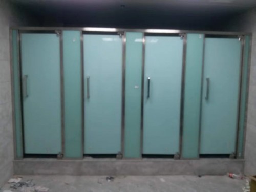 中山洗手间玻璃隔断装修成品图 车站厕所卫生间隔断门安装定制