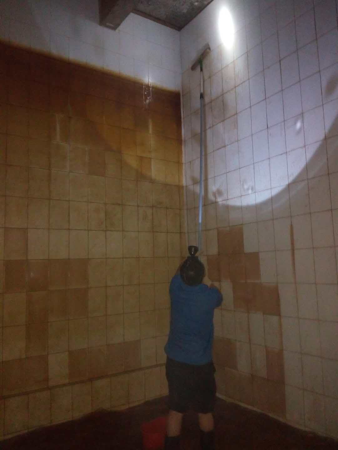 东莞市东坑专业洗水池公司 二次供水设备清洗内壁除青苔锈渍