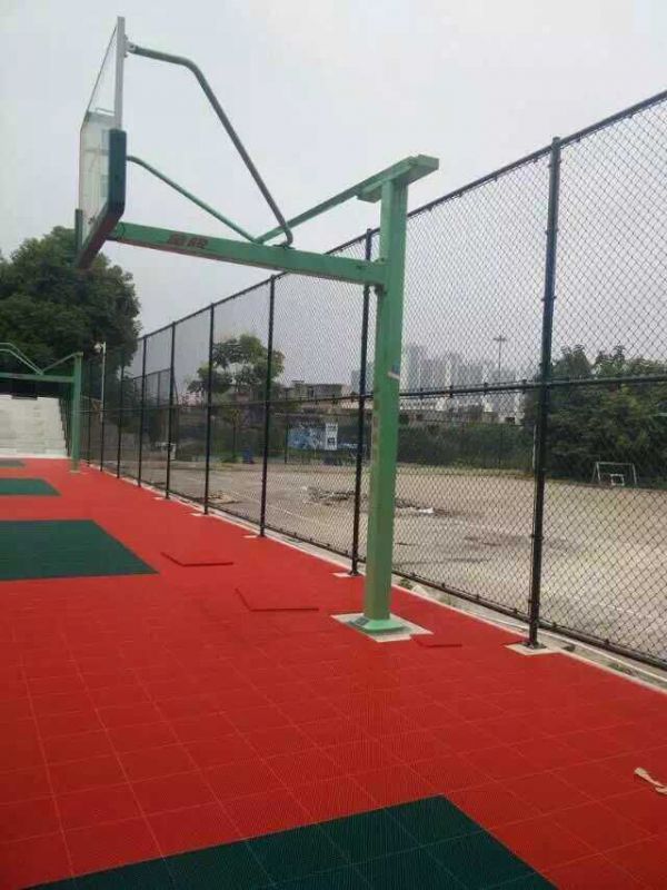 专业定制6米高足球场围网 标准五人制足球场地围栏网 安平护栏网厂家